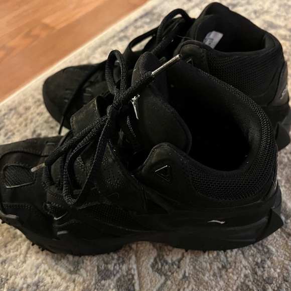 Jordan basketball sneakers - Picture 2 of 3